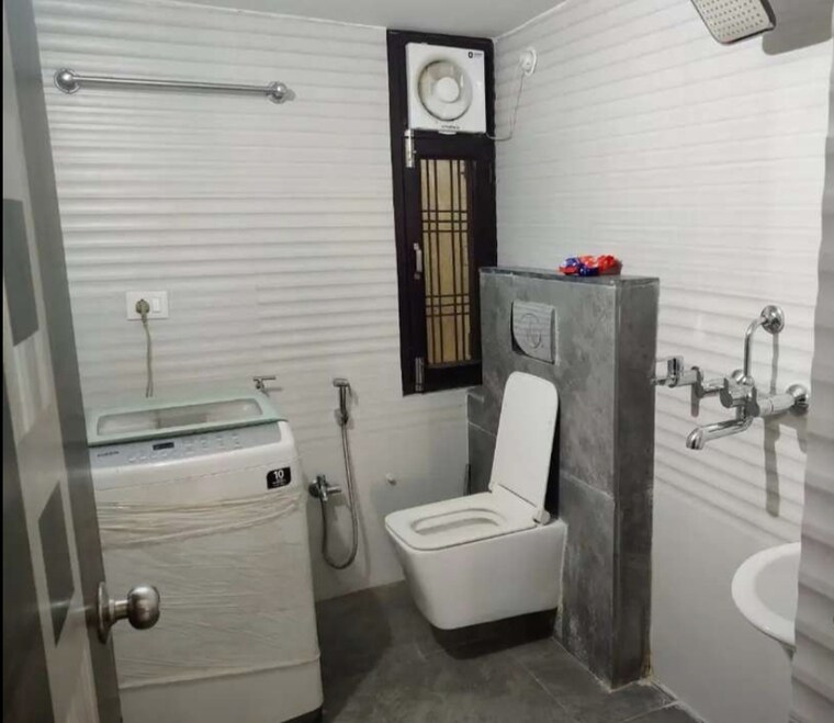 Bathroom, gomti nagar 3 Bedroom 1400 Sq.Ft. Apartment In Gomti Nagar Lucknow 9665570