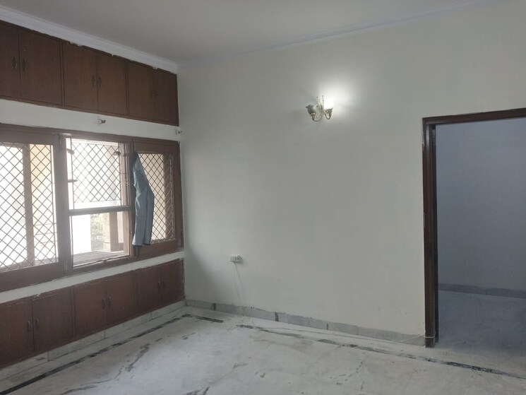 Room, rwa-apartments-sector-19 2.5 Bedroom 2000 Sq.Ft. Independent House In Sector 19 Noida 9665571