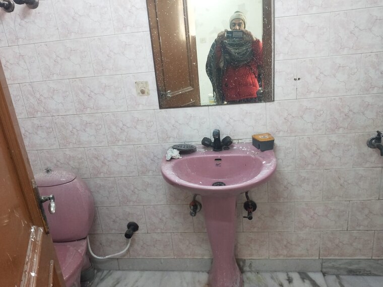 Bathroom, rwa-apartments-sector-19 2.5 Bedroom 2000 Sq.Ft. Independent House In Sector 19 Noida 9665571