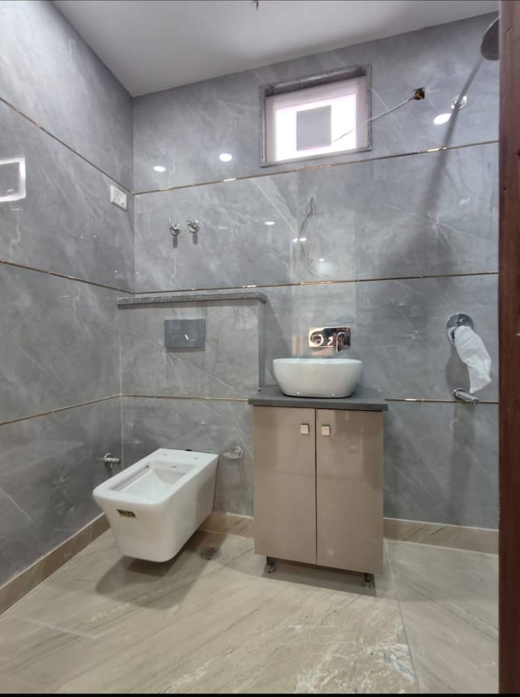 Bathroom, saket 3 Bedroom 1500 Sq.Ft. Apartment In Saket Delhi 9665589
