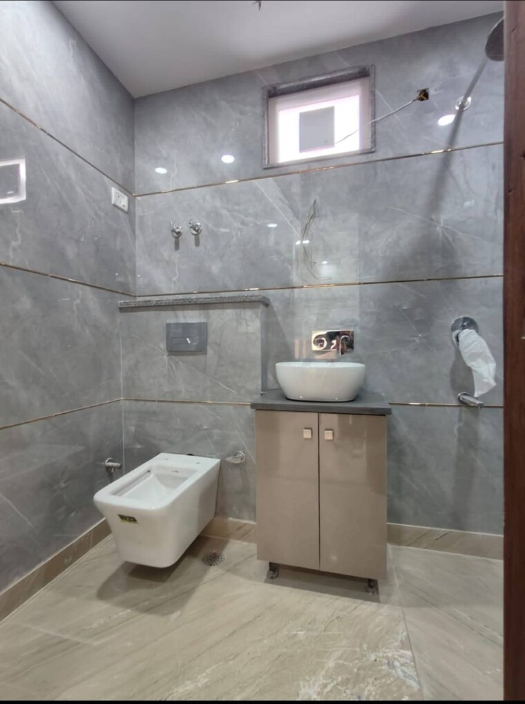 Bathroom, saket 3 Bedroom 1500 Sq.Ft. Apartment In Saket Delhi 9665589