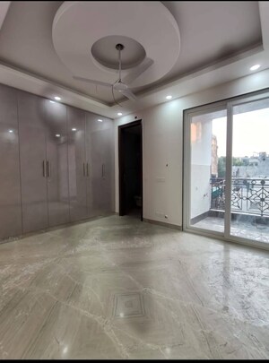 Room in 3 BHK Apartment at Saket – for Rent