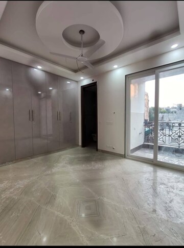 Room in 3 BHK Apartment at Saket – for Rent