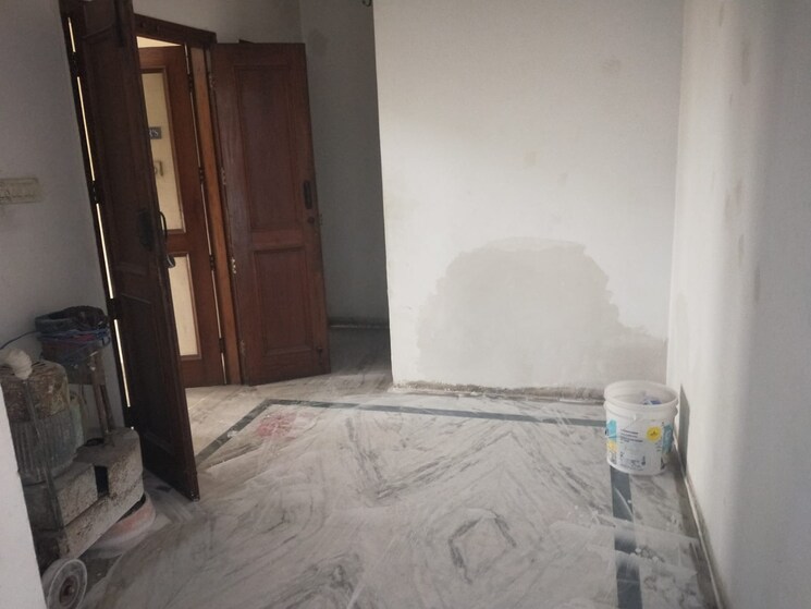 Room, super-mig 3 Bedroom 3000 Sq.Ft. Independent House In Sector 105 Noida 9665598