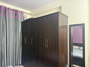 Room in 2 BHK Apartment at Jaypee Greens Pavilion Court, Sector 128 – for Rent