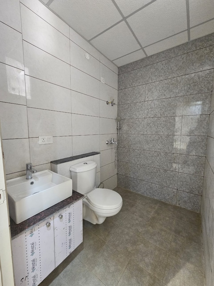 Bathroom, sbp-gateway-of-dreams 3 Bedroom 1900 Sq.Ft. Apartment In Dhakoli Zirakpur 9665566