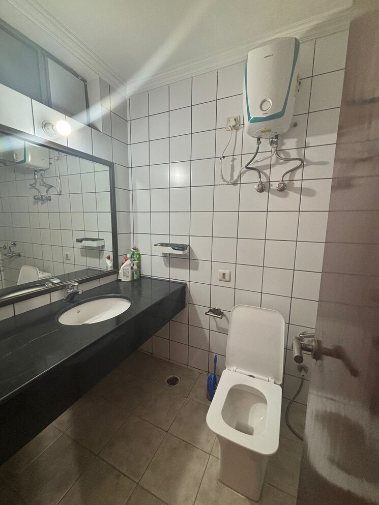 Bathroom, jan-pratinidhi-apartment 4 Bedroom 2770 Sq.Ft. Apartment In Sector 28 Gurgaon 9665657