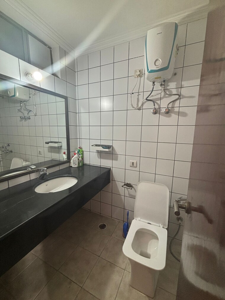 Bathroom, jan-pratinidhi-apartment 4 Bedroom 2770 Sq.Ft. Apartment In Sector 28 Gurgaon 9665657