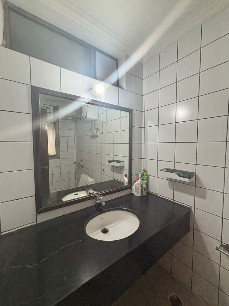 Bathroom, jan-pratinidhi-apartment 4 Bedroom 2770 Sq.Ft. Apartment In Sector 28 Gurgaon 9665657