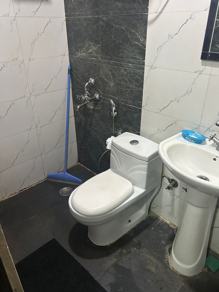 Bathroom, risland-sky-mansion 1 Bedroom 450 Sq.Ft. Builder Floor In Chattarpur Delhi 9665676