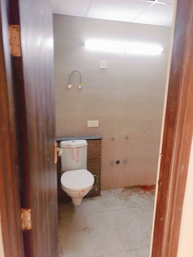 Bathroom, ramprastha-city-rise 3 Bedroom 1765 Sq.Ft. Apartment In Sector 37d Gurgaon 9665659