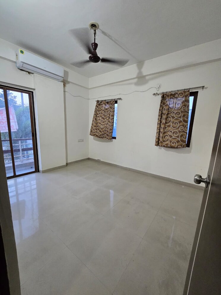 Room, sama savli road 2 Bedroom 1250 Sq.Ft. Apartment In Sama Savli Road Vadodara 9665678