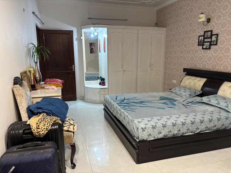 Bedroom, ansal-sushant-lok-i 3 Bedroom 300 Sq.Yd. Builder Floor In Sector 43 Gurgaon 9665686