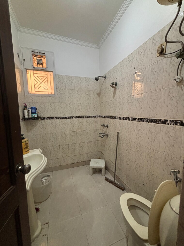 Bathroom, ansal-sushant-lok-i 3 Bedroom 300 Sq.Yd. Builder Floor In Sector 43 Gurgaon 9665686