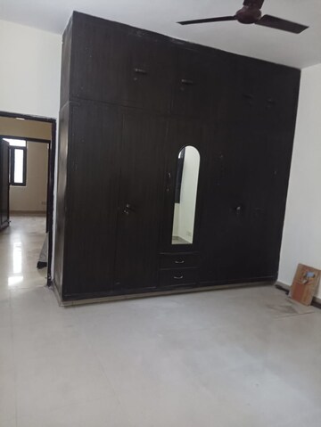 Room in 2 BHK Villa at RWA Apartments Sector 27, Sector 27 – for Rent