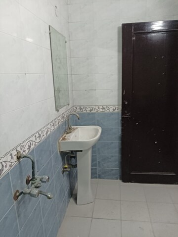 Bathroom in 2 BHK Villa at RWA Apartments Sector 27, Sector 27 – for Rent