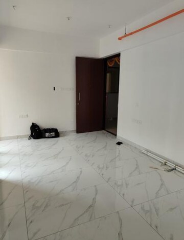 Room in 1 BHK Apartment at Lodha Amara, Kolshet Road – for Sale