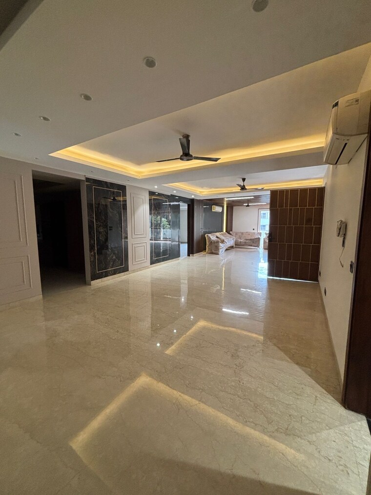  Parking, dlf-city-phase-v 4 Bedroom 500 Sq.Yd. Apartment In Dlf Phase V Gurgaon 9665740