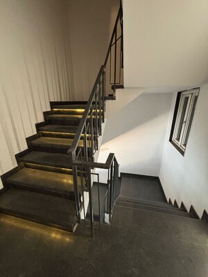 Staircase in 4 BHK Apartment at DLF City Phase V, Dlf Phase V – for Sale