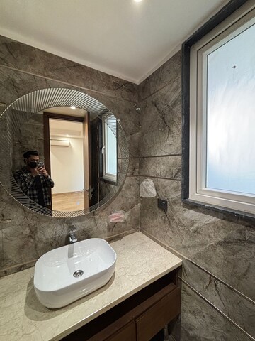 Bathroom in 4 BHK Apartment at DLF City Phase V, Dlf Phase V – for Sale