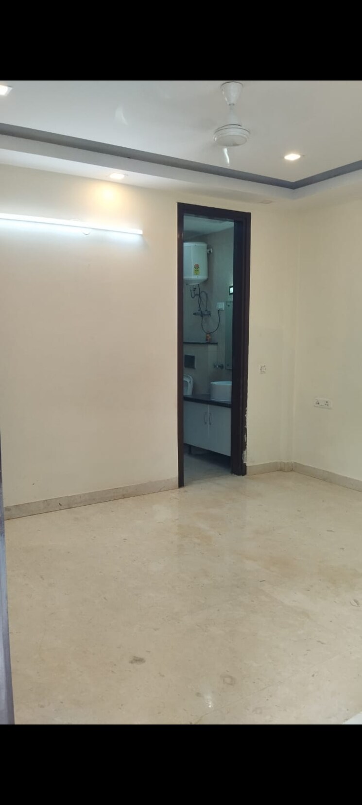 Room, chittaranjan park 3 Bedroom 125 Sq.Yd. Builder Floor In Chittaranjan Park Delhi 9665799