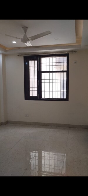 Room in 3 BHK Builder Floor at Chittaranjan Park – for Sale