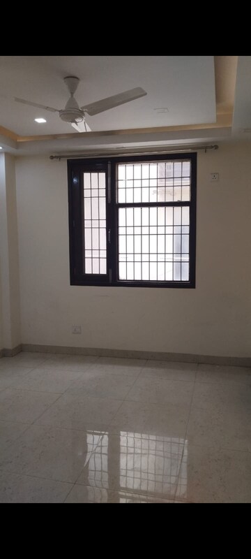 Room in 3 BHK Builder Floor at Chittaranjan Park – for Sale
