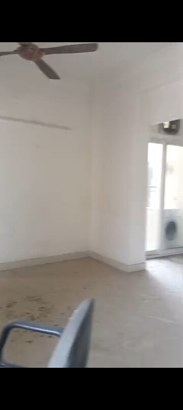 Room in 3 BHK Apartment at Trident Embassy, Sector 1 Greater Noida – for Rent