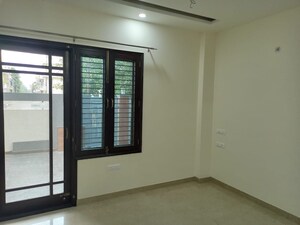 Room in 3.5 BHK Apartment at Rishita Celebrity Greens, Sushant Golf City – for Rent