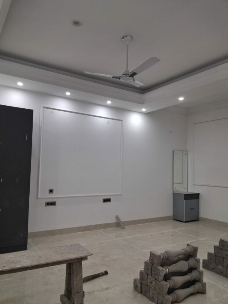 Room, sector 21a 4 Bedroom 4500 Sq.Ft. Builder Floor In Sector 21a Faridabad 9665898