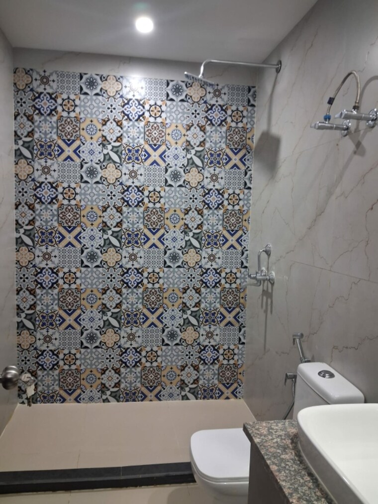 Bathroom, sector 21a 4 Bedroom 4500 Sq.Ft. Builder Floor In Sector 21a Faridabad 9665898