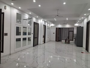 Room in 4 BHK Builder Floor at Sector 21a – for Rent