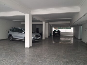 Parking in 4 BHK Builder Floor at Sector 21a – for Rent