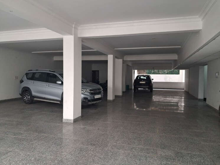  Parking, sector 21a 4 Bedroom 4500 Sq.Ft. Builder Floor In Sector 21a Faridabad 9665898