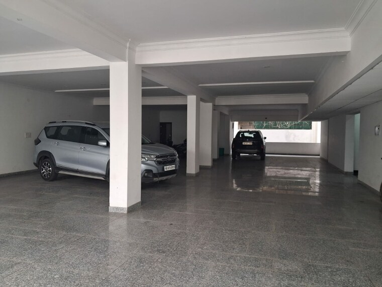  Parking, sector 21a 4 Bedroom 4500 Sq.Ft. Builder Floor In Sector 21a Faridabad 9665898
