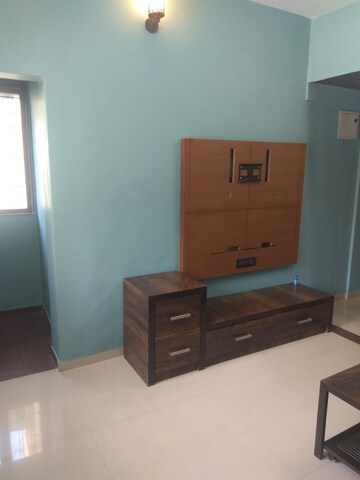 Furnished Amenities in 1.5 BHK Apartment at Prabhadevi – for Rent