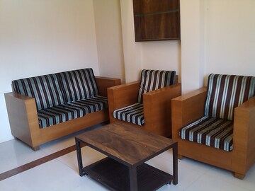 Living Room in 1.5 BHK Apartment at Prabhadevi – for Rent