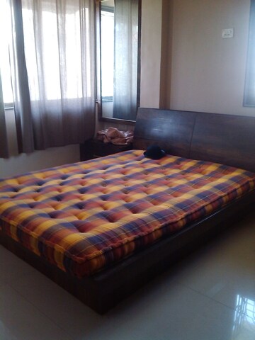 Bedroom in 1.5 BHK Apartment at Prabhadevi – for Rent