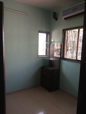 Room in 1.5 BHK Apartment at Prabhadevi – for Rent