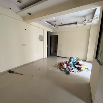 Room in 2.5 BHK Apartment at Prateek Laurel, Sector 120 – for Rent