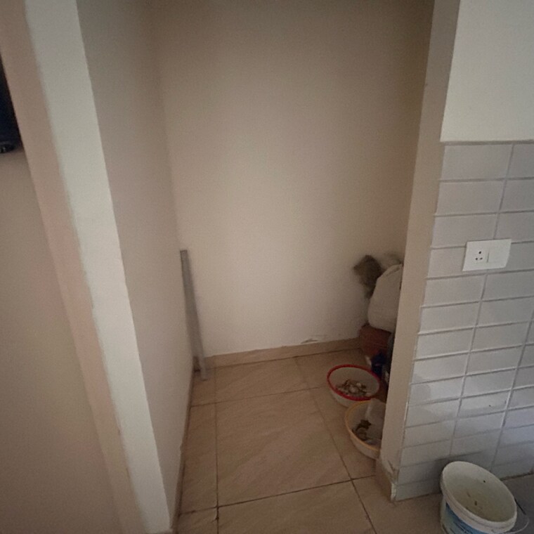 Bathroom, gaur-yamuna-city-16th-park-view 2 Bedroom 1115 Sq.Ft. Apartment In Sector 19 Yamuna Expressway Greater Noida 9665957