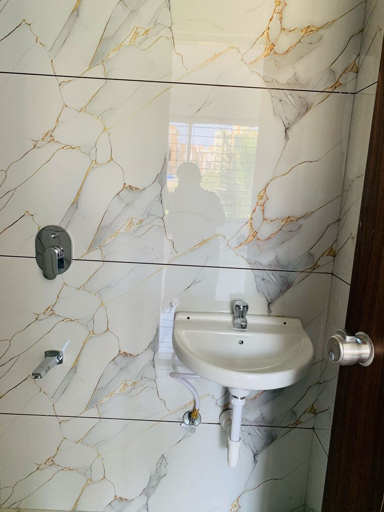 Bathroom, border-road-housing-society 2 Bedroom 950 Sq.Ft. Apartment In Dhanori Pune 9665967