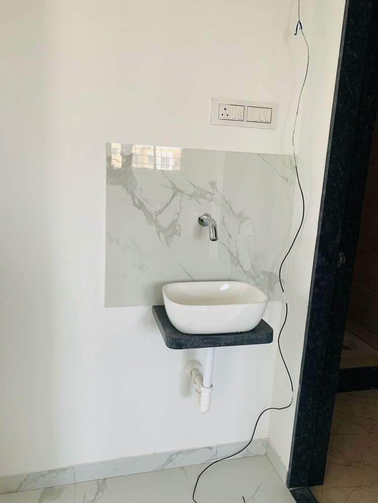 Bathroom, border-road-housing-society 2 Bedroom 950 Sq.Ft. Apartment In Dhanori Pune 9665967