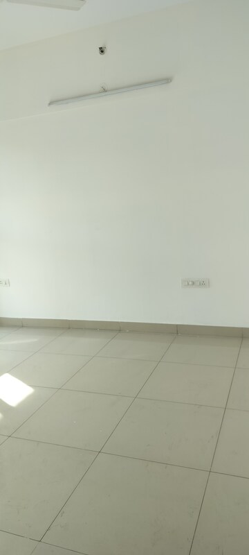 Room in 2.5 BHK Apartment at Amanora Neo Towers, Hadapsar – for Rent