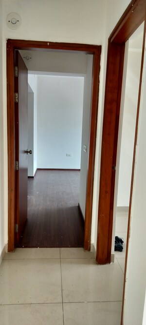 Room in 2.5 BHK Apartment at Amanora Neo Towers, Hadapsar – for Rent