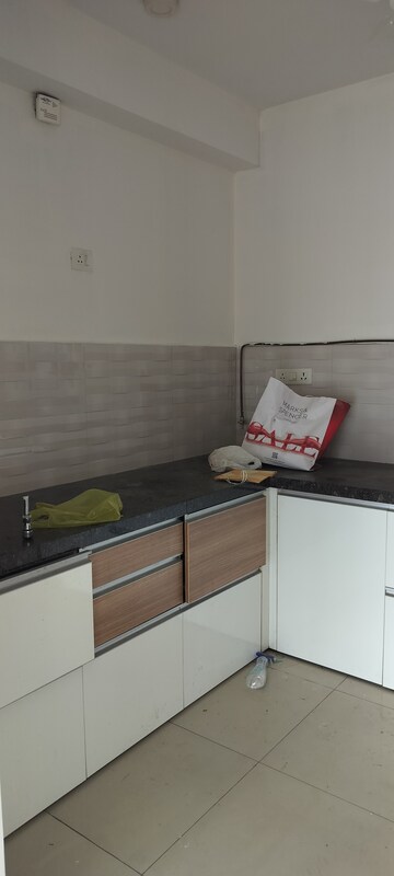 Furnished Amenities in 2.5 BHK Apartment at Amanora Neo Towers, Hadapsar – for Rent