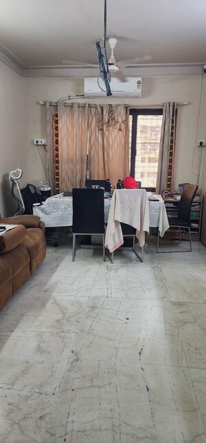 Team Area in 2 BHK Apartment at Dadar West – for Rent
