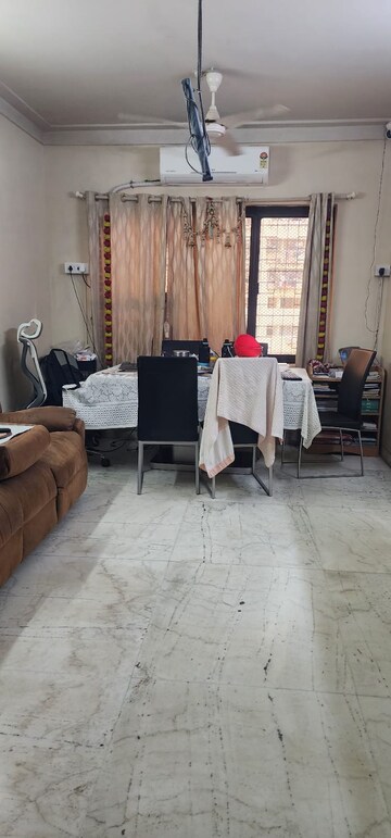 Team Area in 2 BHK Apartment at Dadar West – for Rent