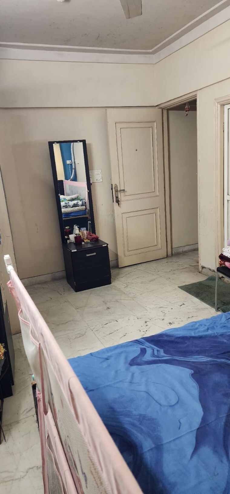  Parking, dadar west 2 Bedroom 750 Sq.Ft. Apartment In Dadar West Mumbai 9666000