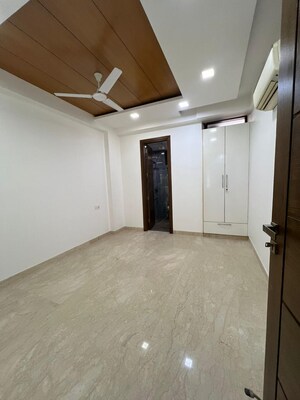 Room in 3 BHK Builder Floor at Chittaranjan Park – for Sale